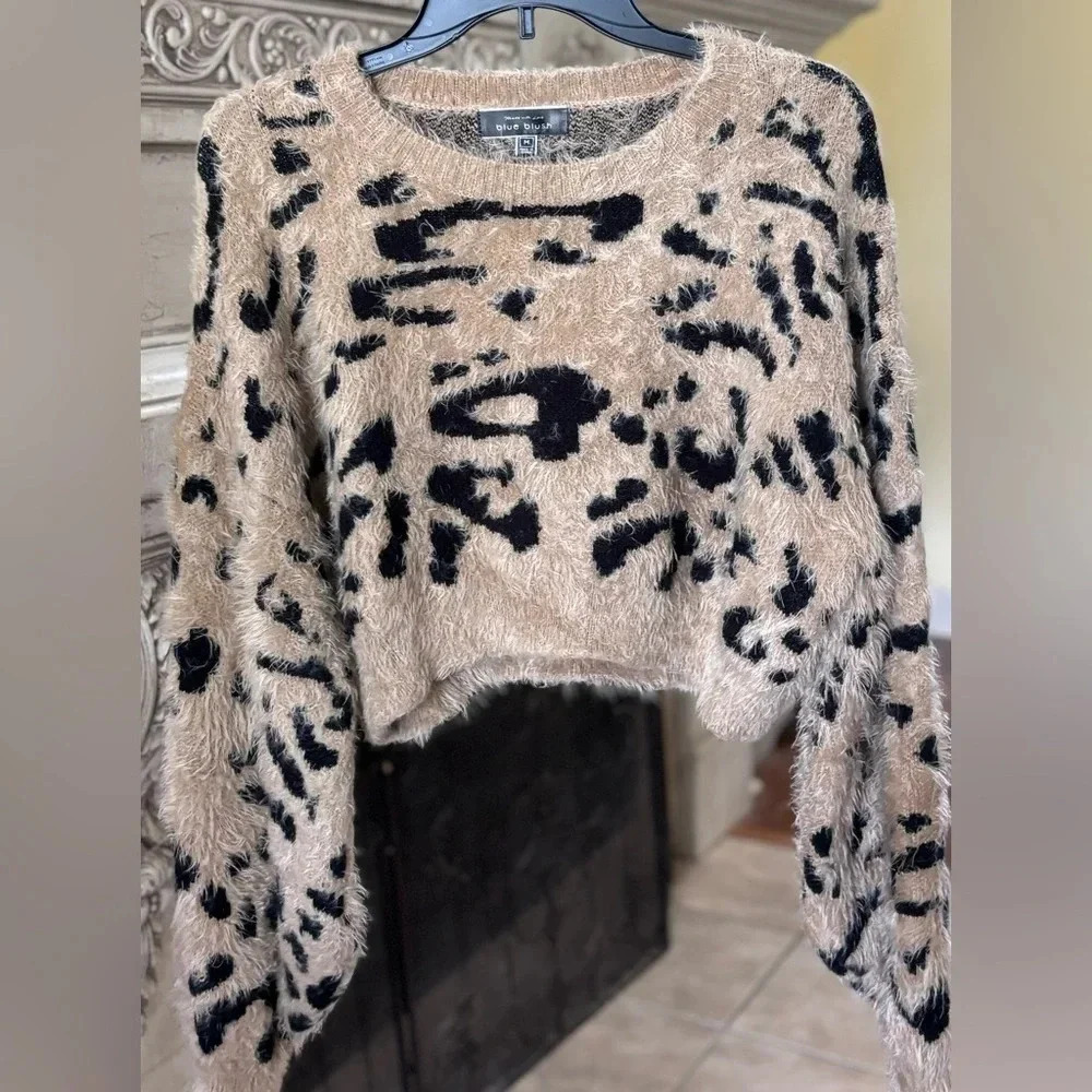 Blue Blush Oversized Crop Style Animal Print Fuzzy Faux Fur Sweater Size M